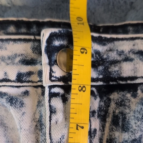 BOGO🏷️Vintage 90"a Rocker Girl Studded Acid Wash Denim Shorts - Picture 4 of 13